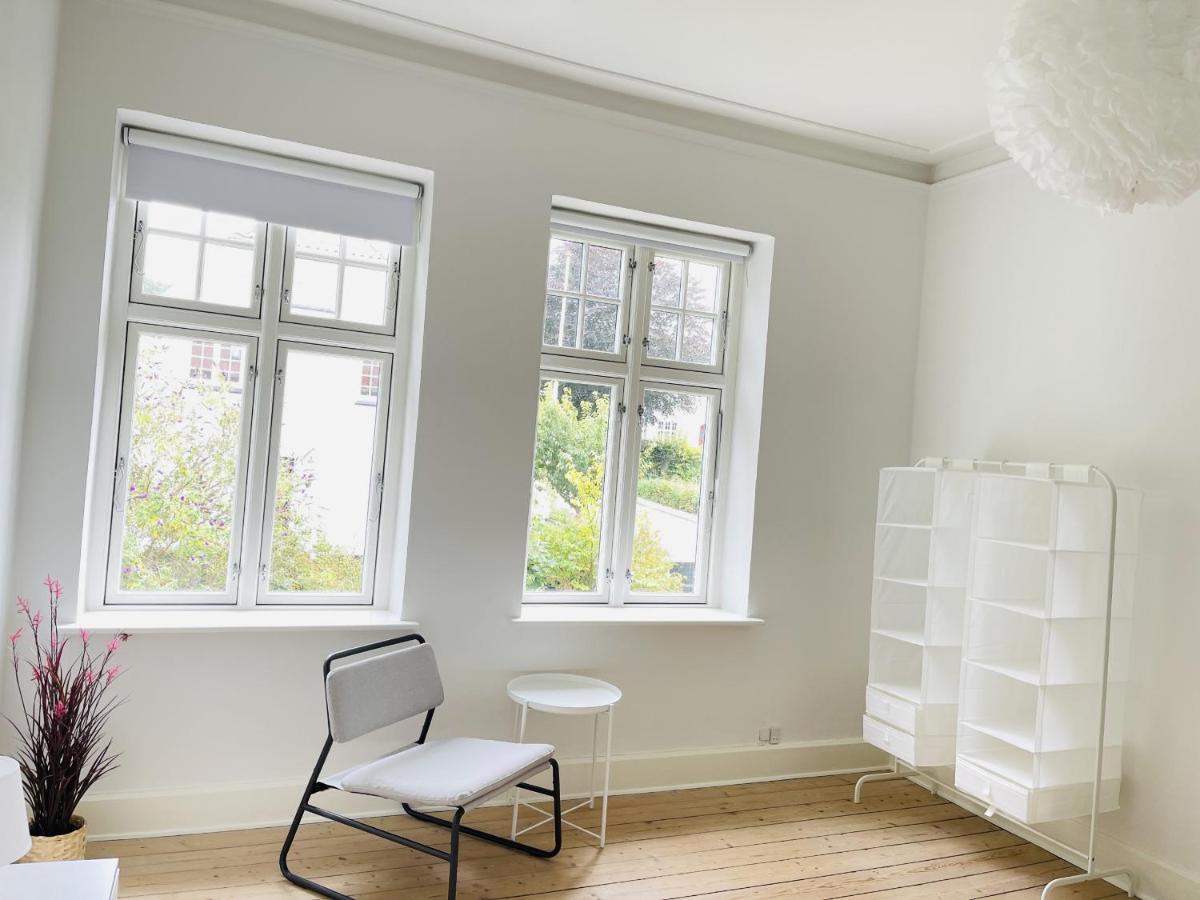 Aday - City Central Mansion - 1 Bedroom Apartment With Garden 奥尔堡 外观 照片